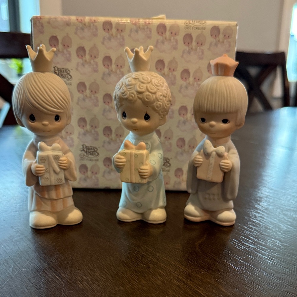 Precious Moments Three Kings Figurine Set - Cream and Blue